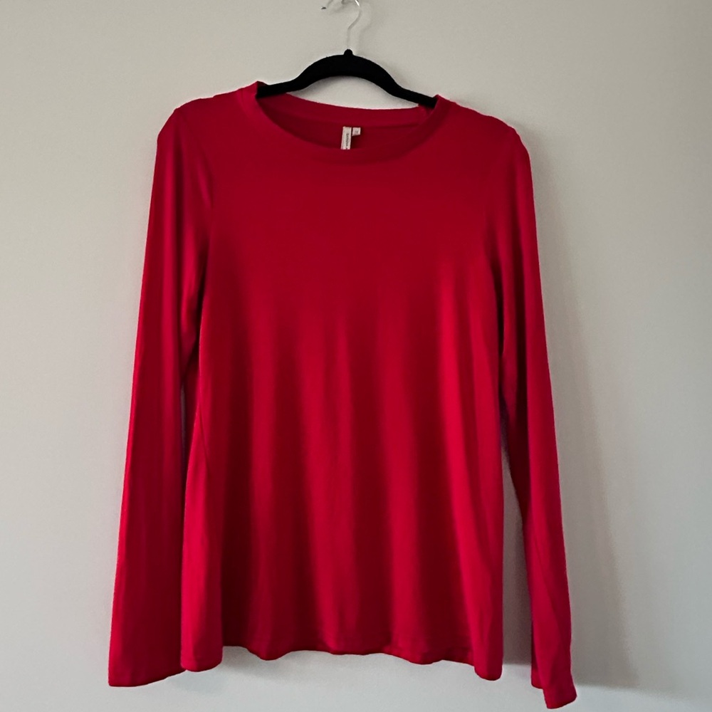 BANANA REPUBLIC • Women’s Red Long Sleeve Top • Med •